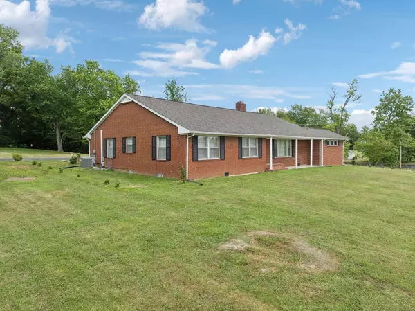114 Calhoun St, Smithville, TN 37166