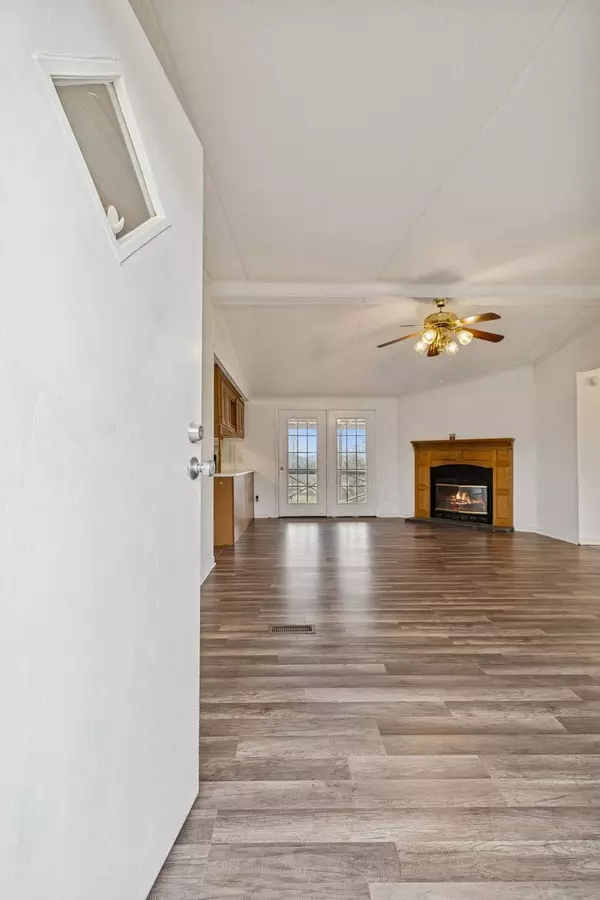 9 Cordell Hull Ln, Elmwood, TN 38560