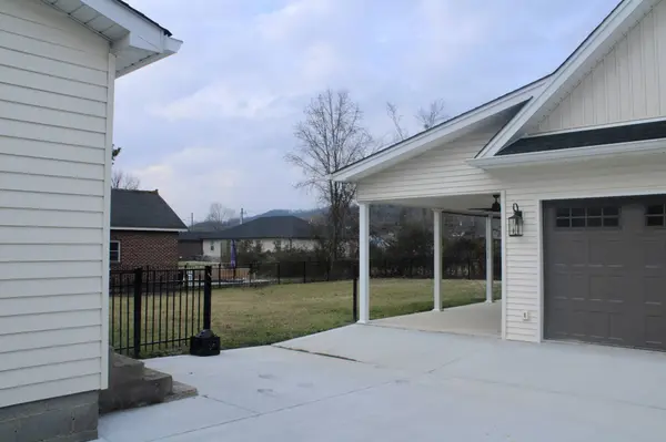 225 Jackson Ave, Carthage, TN 37030