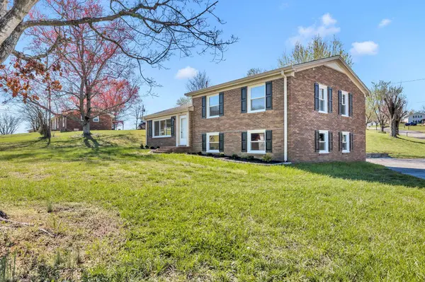 26 Main St #E, Gordonsville, TN 38563