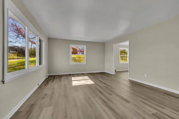 26 Main St #E, Gordonsville, TN 38563