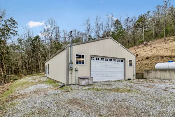 18 York Ln, Elmwood, TN 38560