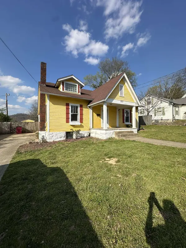 217 College Ave #E, Carthage, TN 37030