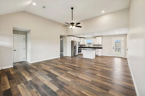 108 Crows Hill Dr, Gordonsville, TN 38563