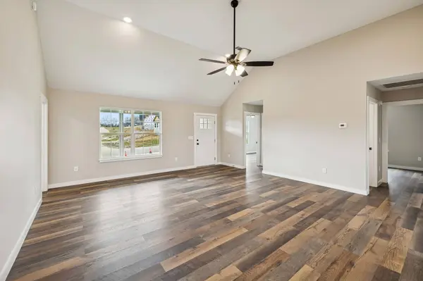 108 Crows Hill Dr, Gordonsville, TN 38563