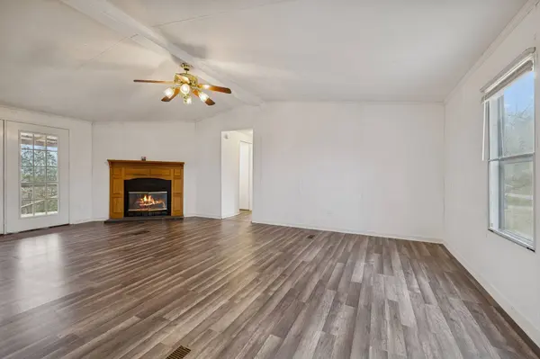 9 Cordell Hull Ln, Elmwood, TN 38560