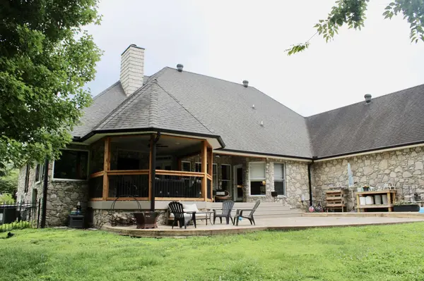 124 Poplar Dr, Brush Creek, TN 38547