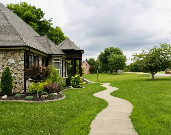 124 Poplar Dr, Brush Creek, TN 38547