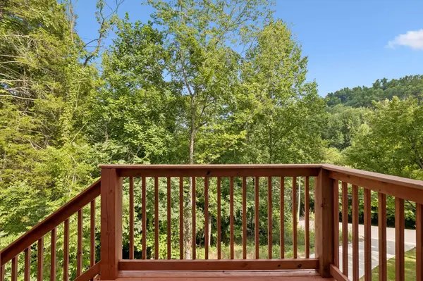 670 Harbor Dr, Lancaster, TN 38569