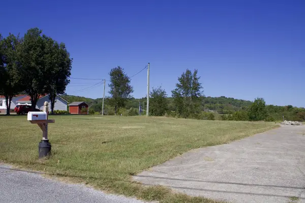 22 McGinnis Ln, Brush Creek, TN 38547