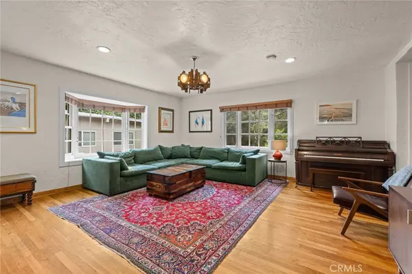 721 Country Club, Burbank, CA 91501