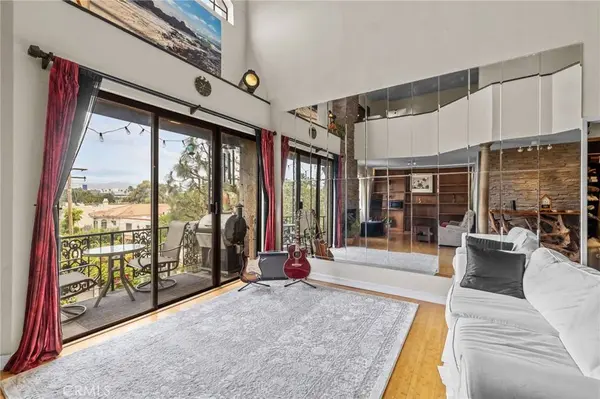 8712 Gregory, Los Angeles, CA 90035