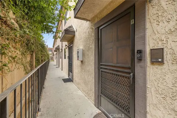 545 E Cypress #F, Burbank, CA 91501