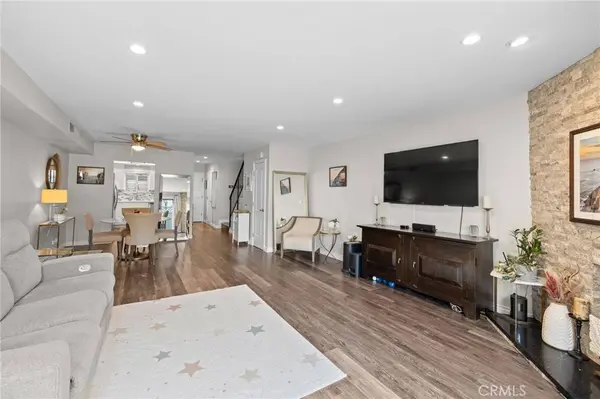 545 E Cypress #F, Burbank, CA 91501