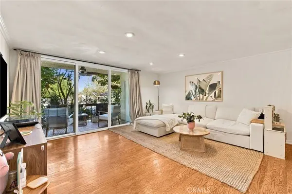 10240 Camarillo #115, Toluca Lake, CA 91602