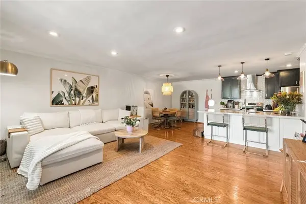 10240 Camarillo #115, Toluca Lake, CA 91602