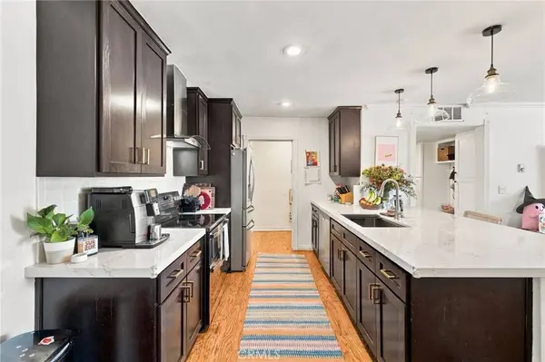 10240 Camarillo #115, Toluca Lake, CA 91602