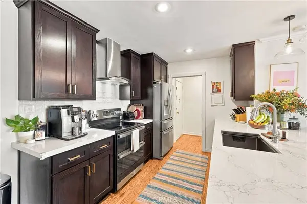 10240 Camarillo #115, Toluca Lake, CA 91602