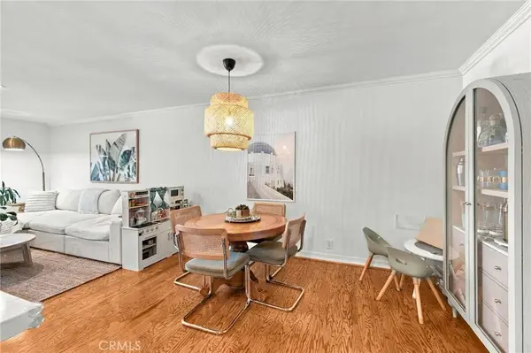 10240 Camarillo #115, Toluca Lake, CA 91602