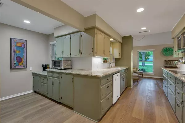 515 S Dallas Avenue, Lancaster, TX 75146