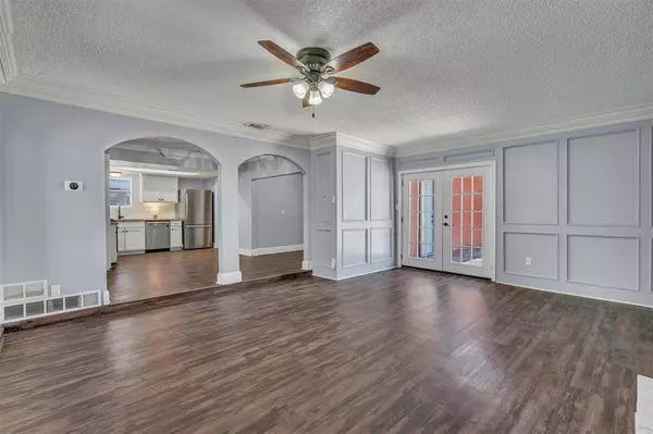 4109 Twin Falls Street, Irving, TX 75062