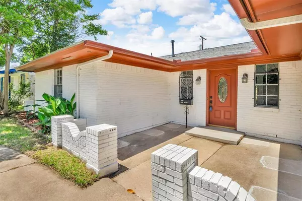 4109 Twin Falls Street, Irving, TX 75062