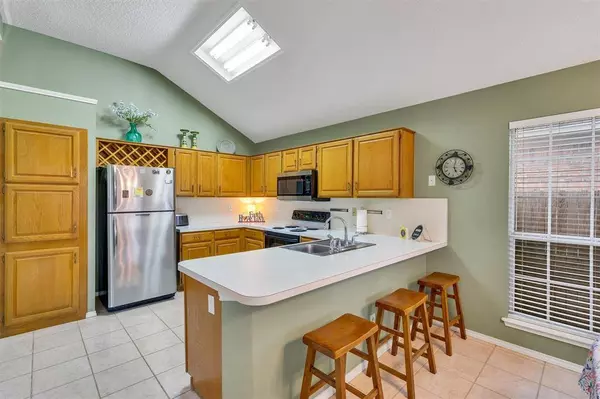 8716 Pedernales Trail, Fort Worth, TX 76118