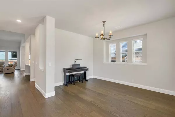 1008 Moss Grove Trail, Justin, TX 76247