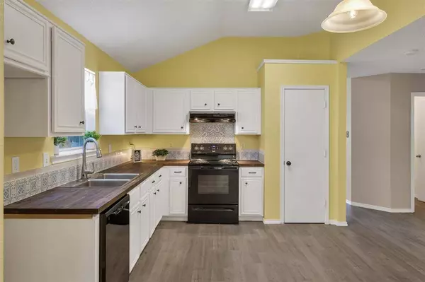 10212 Brea Canyon Road, Fort Worth, TX 76108