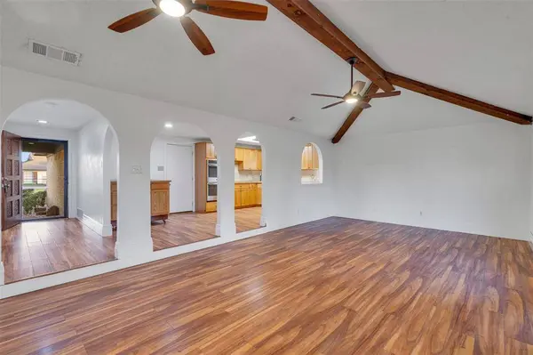 1031 Boston Boulevard, Bedford, TX 76022