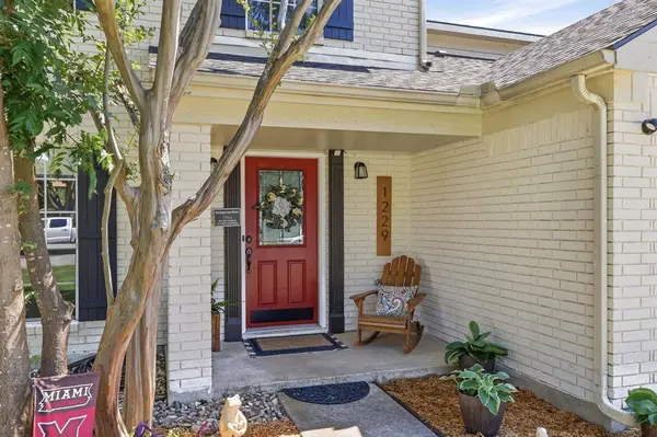 1229 Oxford Lane, Grapevine, TX 76051