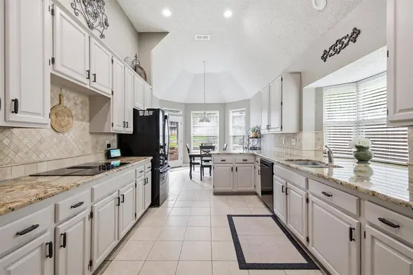 5219 Shadow Glen Drive, Grapevine, TX 76051