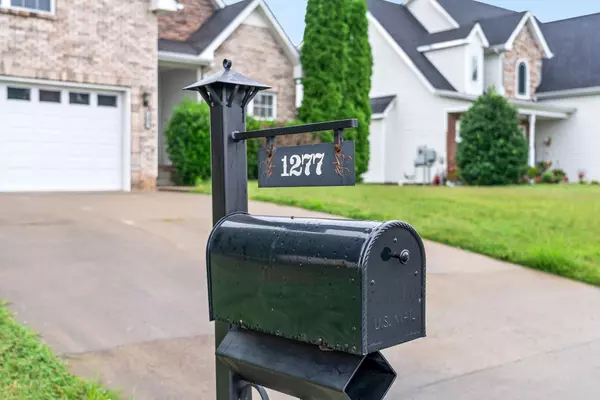 1277 Apple Blossom Rd, Clarksville, TN 37042