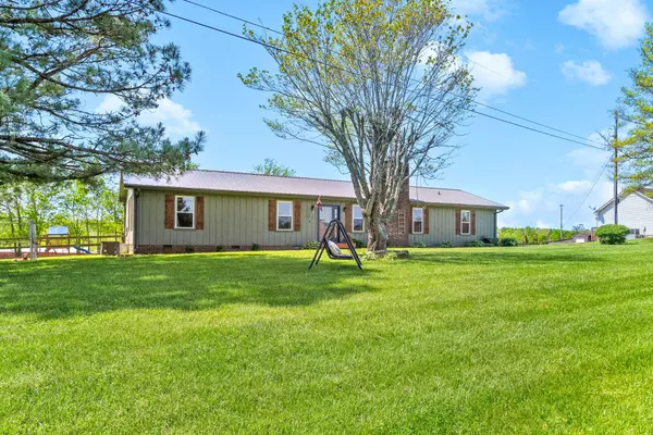 558 Bumpus Rd, Cunningham, TN 37052