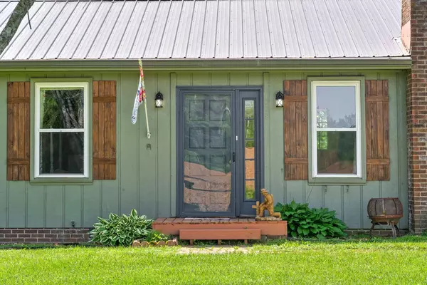 558 Bumpus Rd, Cunningham, TN 37052