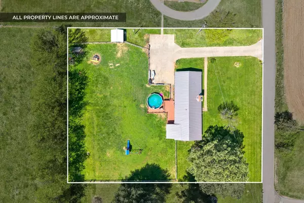 558 Bumpus Rd, Cunningham, TN 37052