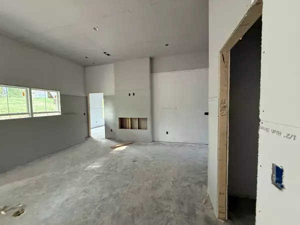 221 Wayne Hall Rd, Clarksville, TN 37040