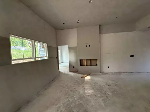 221 Wayne Hall Rd, Clarksville, TN 37040