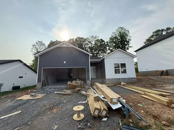 221 Wayne Hall Rd, Clarksville, TN 37040