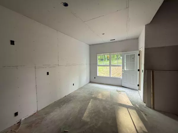 221 Wayne Hall Rd, Clarksville, TN 37040