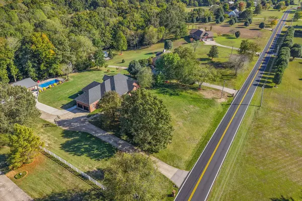 635 Mobley Rd, Clarksville, TN 37043