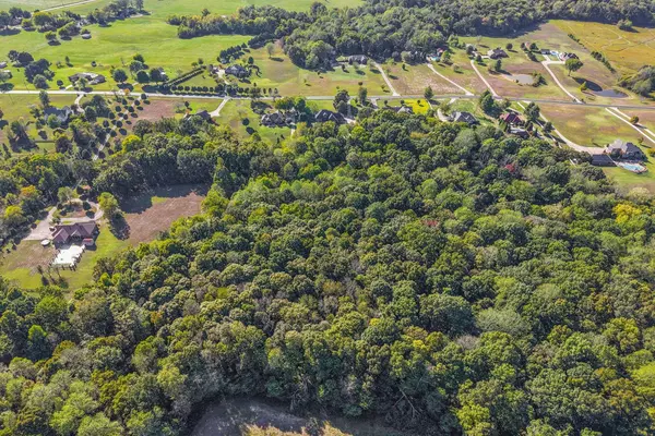 635 Mobley Rd, Clarksville, TN 37043