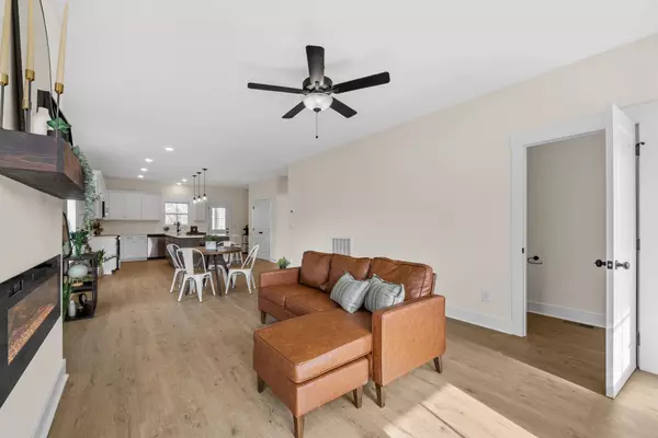 194 Dewberry Ct, Clarksville, TN 37042