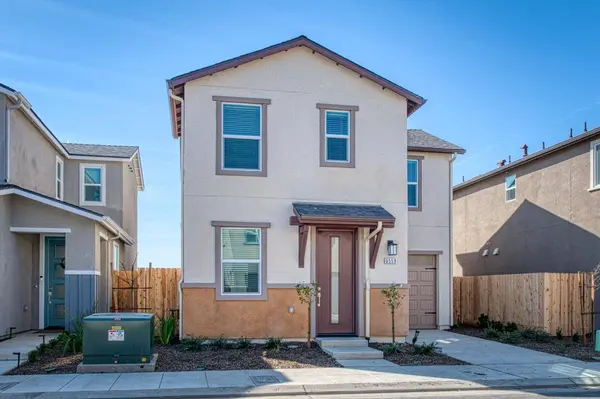 6559 E Crimson DR, Fresno, CA 93727