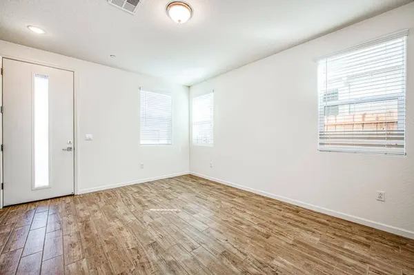 6559 E Crimson DR, Fresno, CA 93727