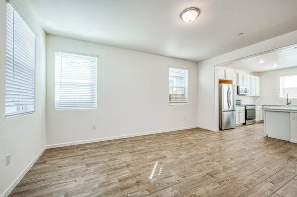 6559 E Crimson DR, Fresno, CA 93727