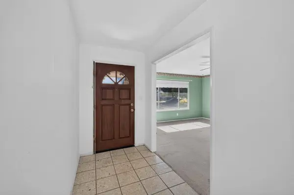 6594 N Woodrow Ave, Fresno, CA 93710