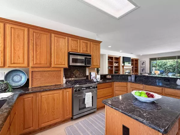 892 Bridalveil LN, Lincoln, CA 95648