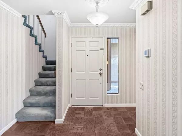 1061 Commons DR, Sacramento, CA 95825