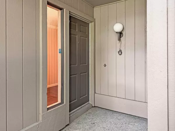 1061 Commons DR, Sacramento, CA 95825